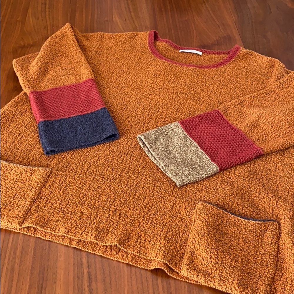 Great fall tunic top with a perky back pocket